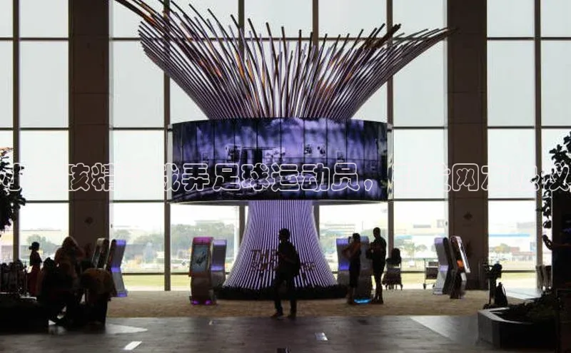 米乐易游官网登陆入口百度健康小男孩精彩戏弄足球运动员，引发网友热议